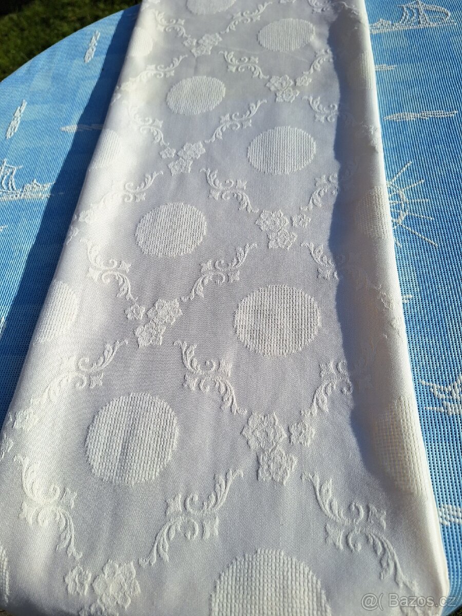 SLAVNOSTNÍ UBRUS vel. 127cm/123cm - 5