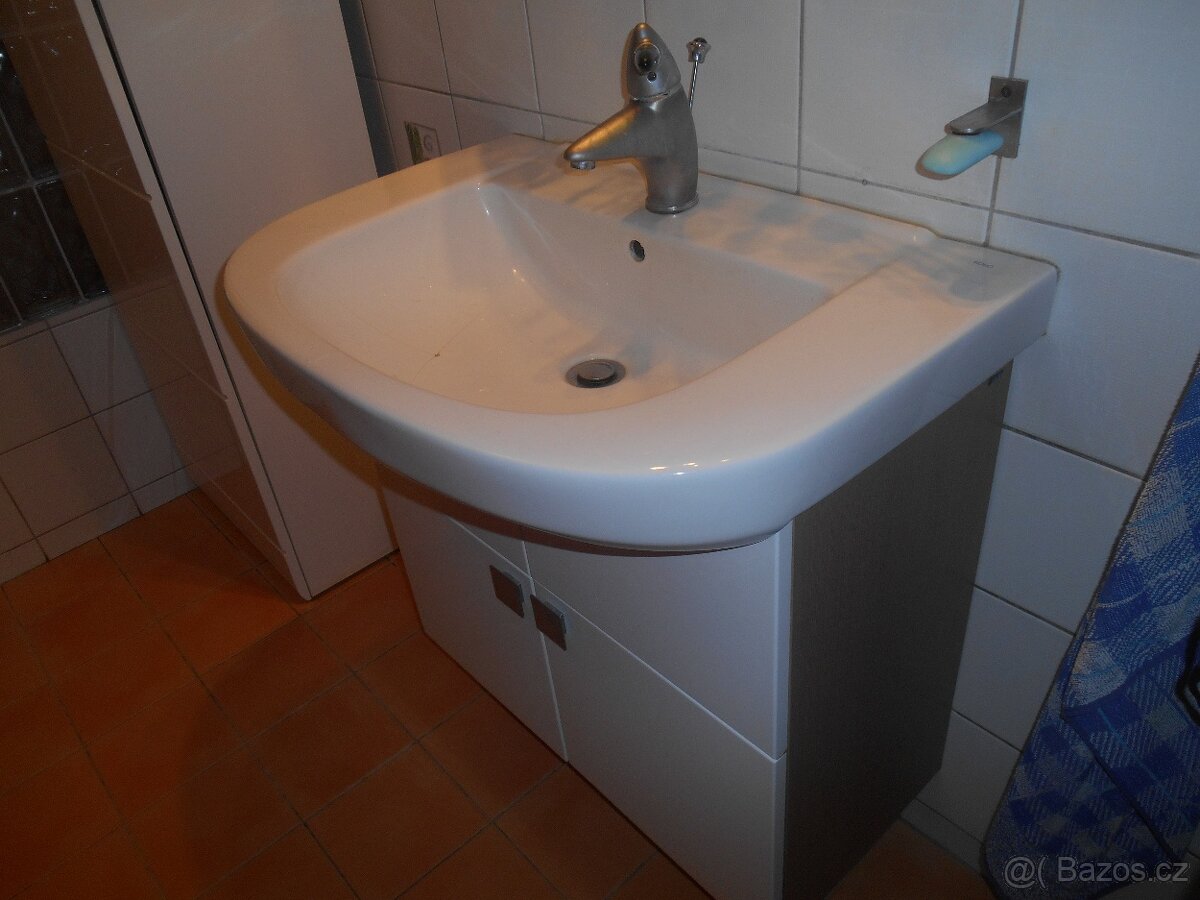 Umývadlo + skříň + baterie - 5