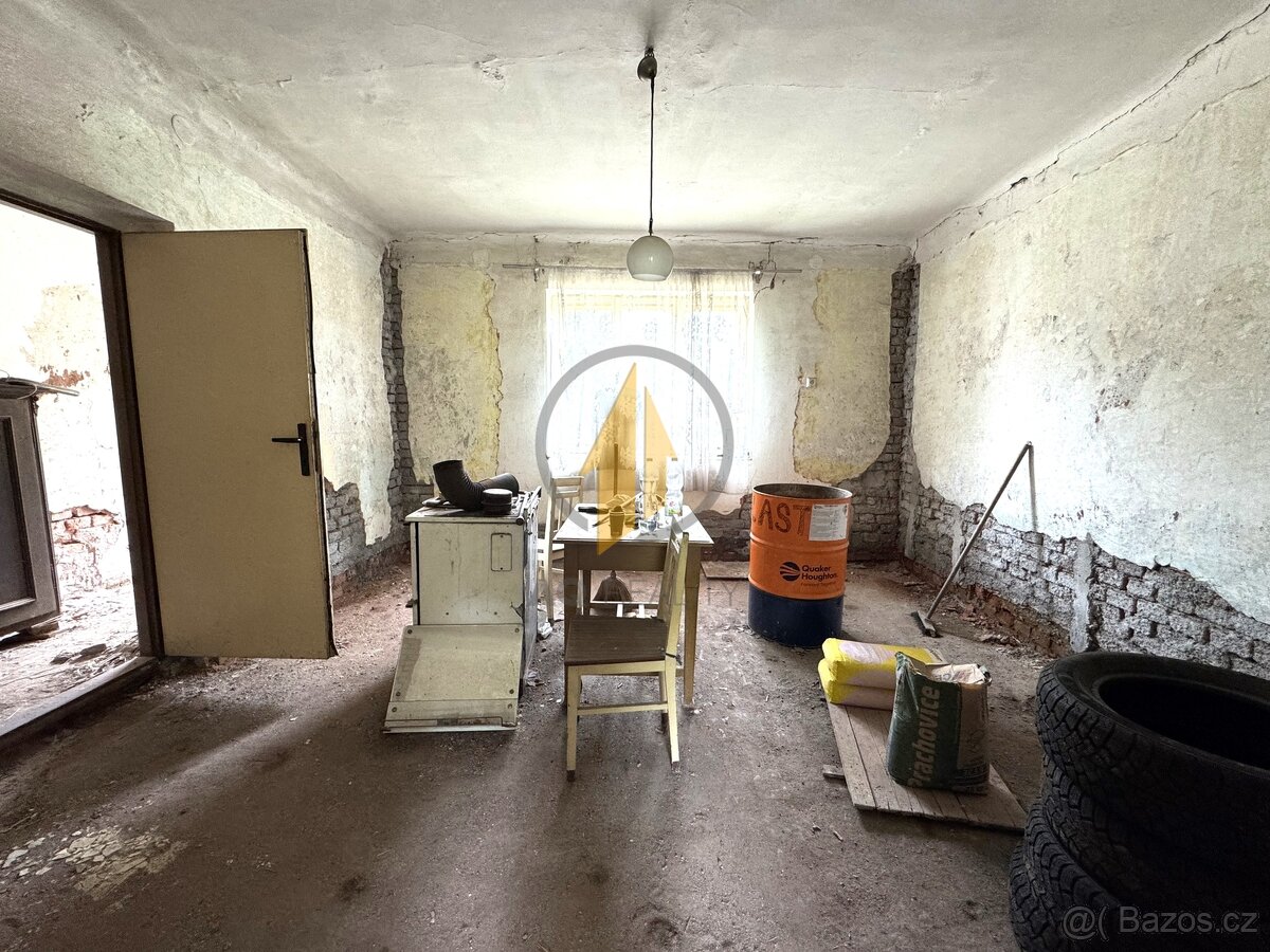 Prodej rodinného domu se zahradou o celkové ploše 240 m² v o - 5