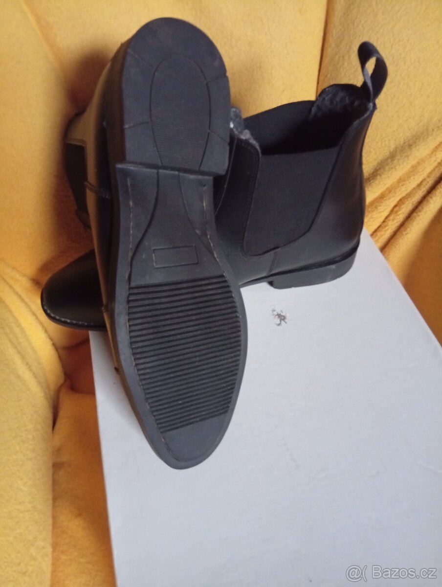 zimní kožená perka, vel.42/8 černá NOVÁ, zn.HKM - 5