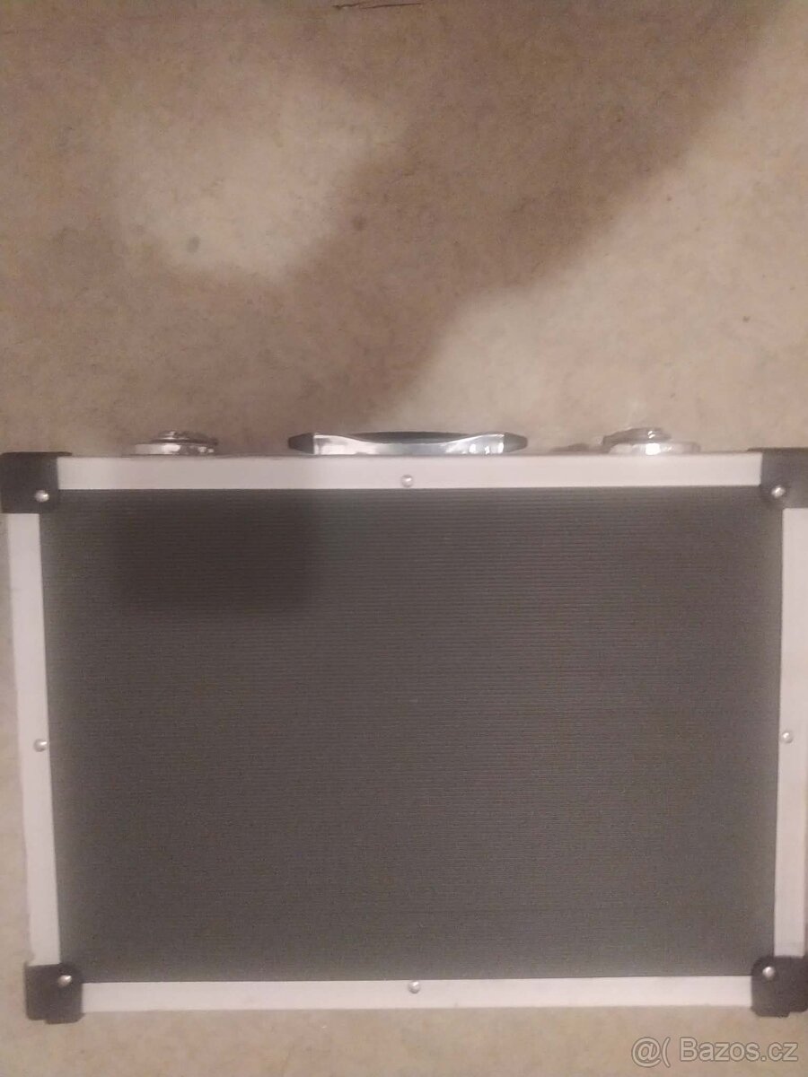 Kytarové kombo a mixážní pult - 5