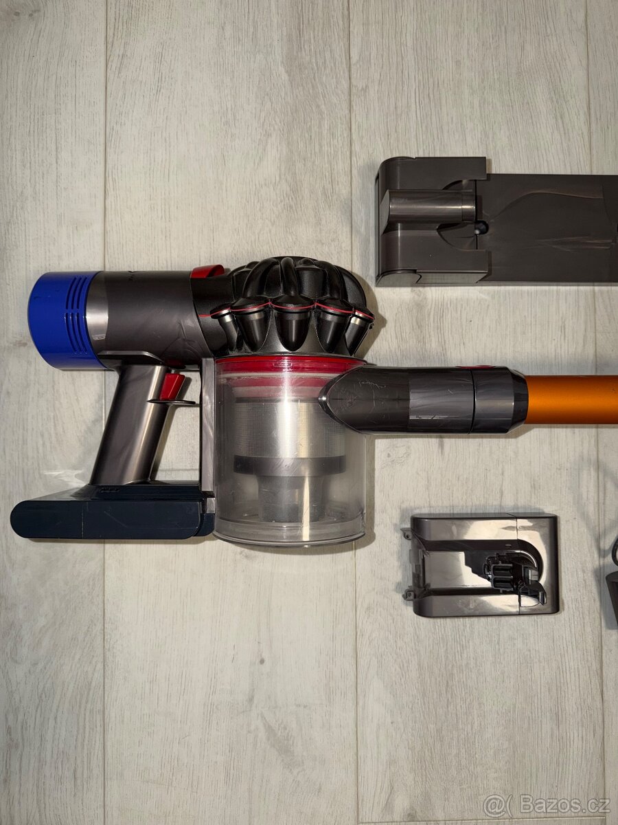Tyčový a ruční vysavač Dyson V8 - 5