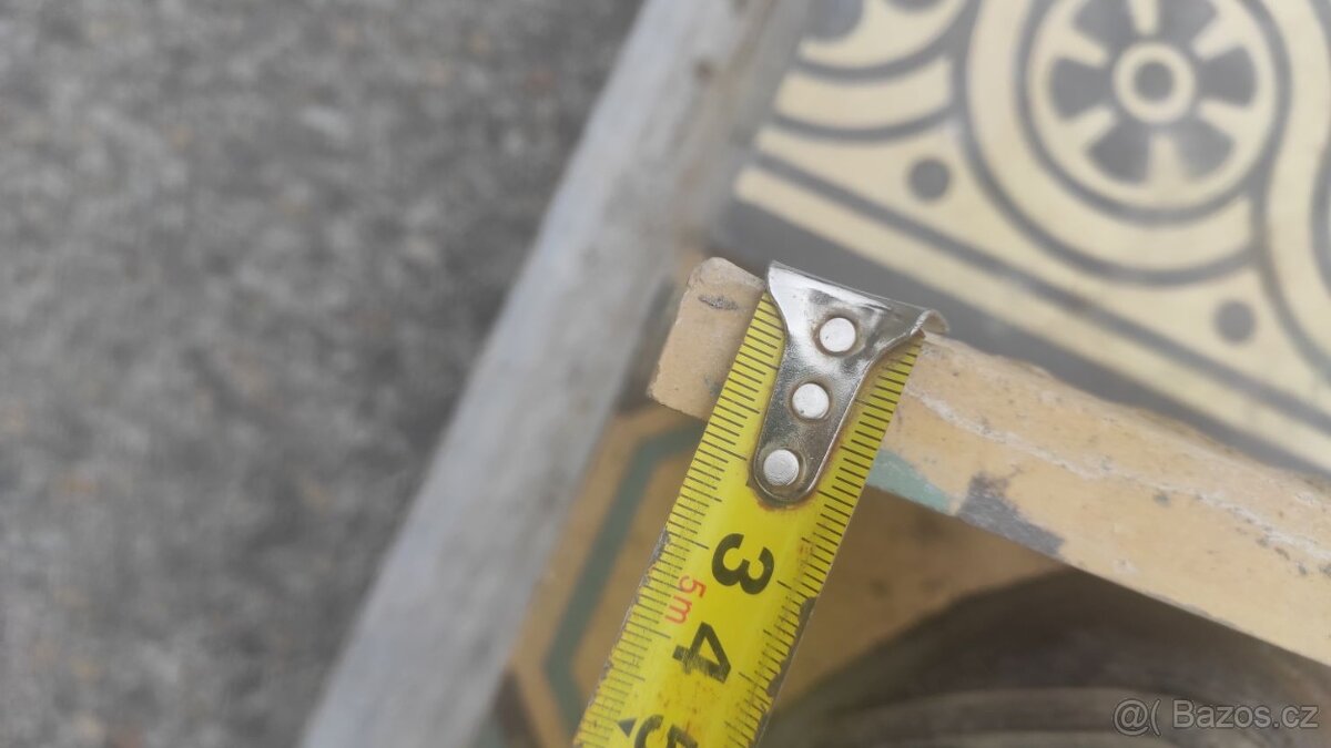 Stará keramická dlažba, půdovka, půdovky, 4,7 m2 - 5