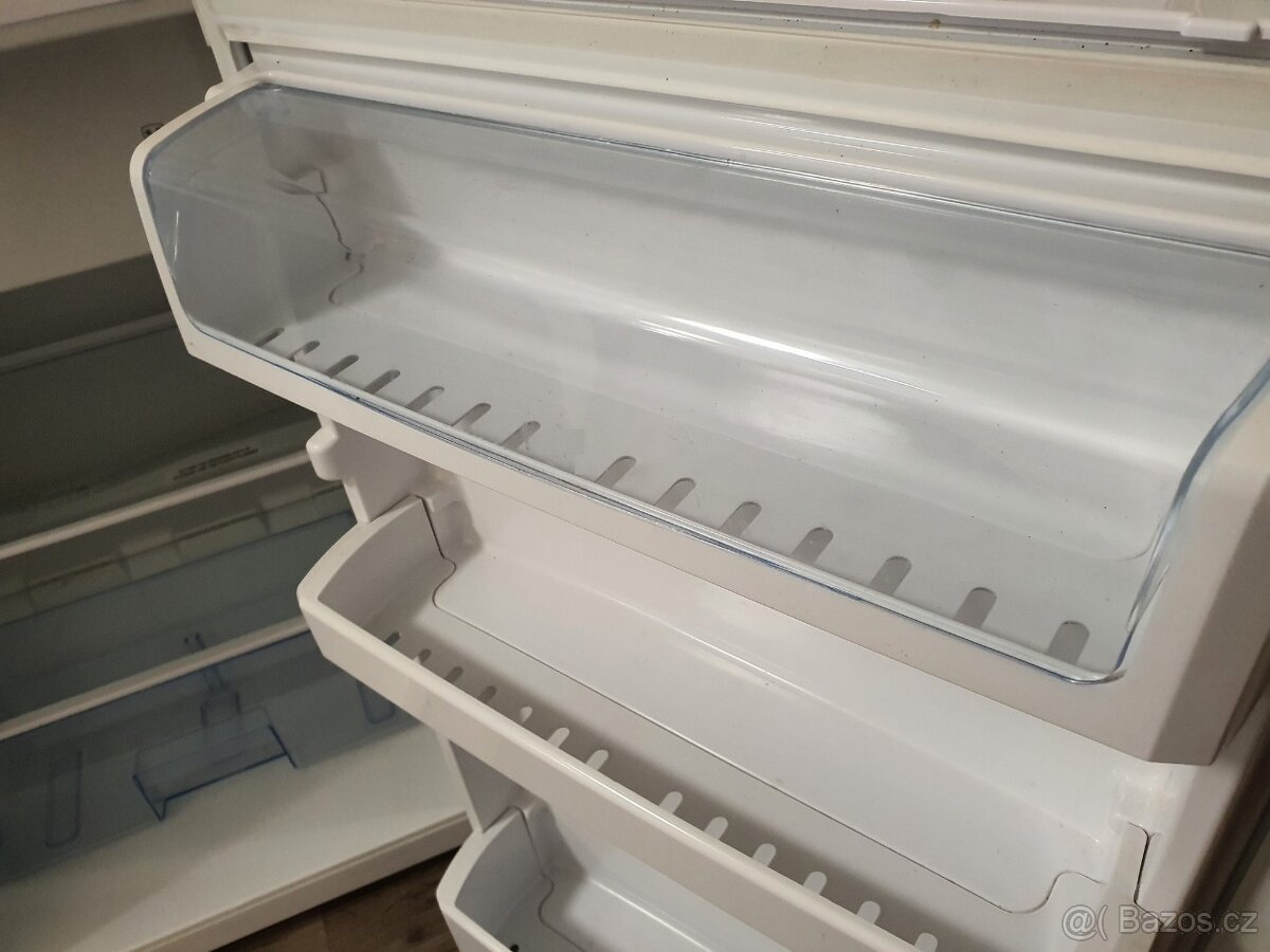 82cm značková lednice s vnitřním mrazákem - 5