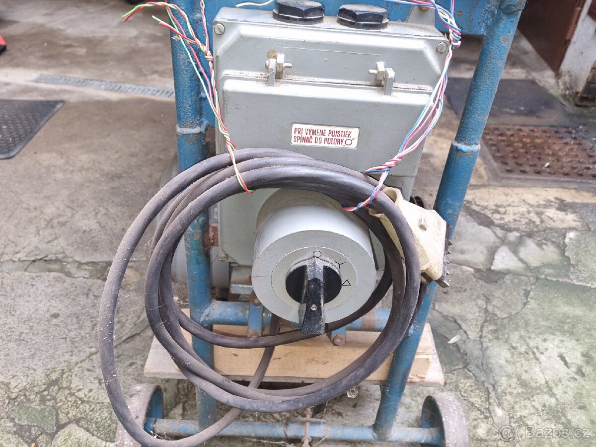 Prodám stolní pilu s kolébkou. - 5