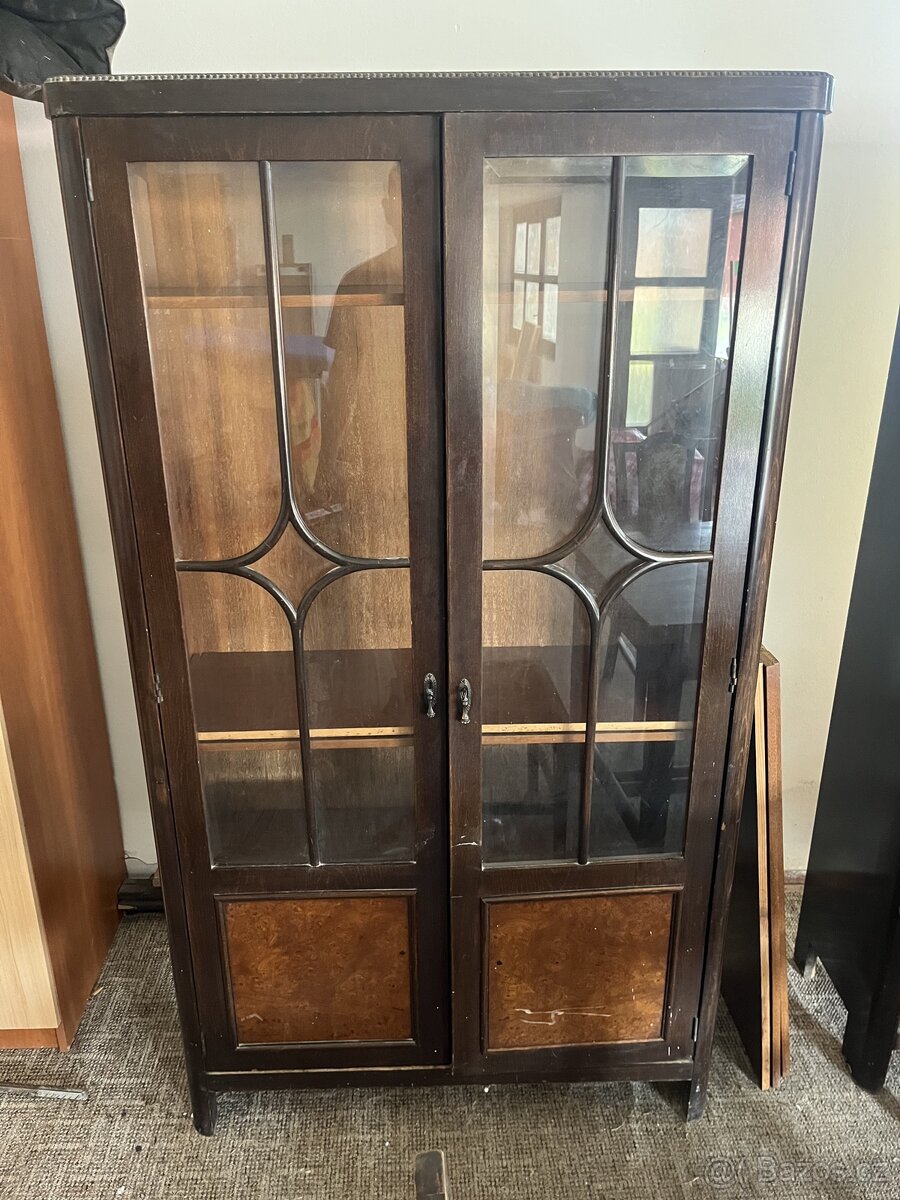 Starý nábytek, starožitnost. - 5