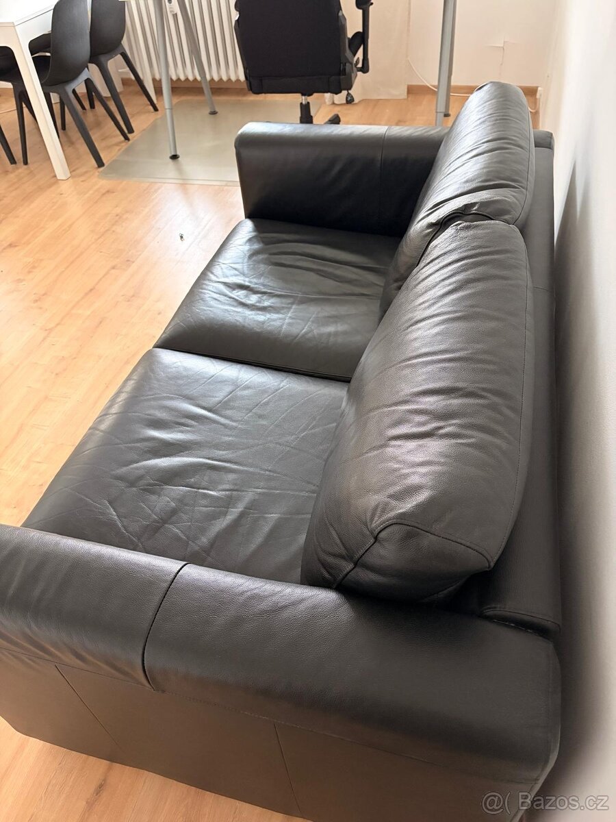 Kožený dvoumístný nerozkládací gauč IKEA VIMLE - 5