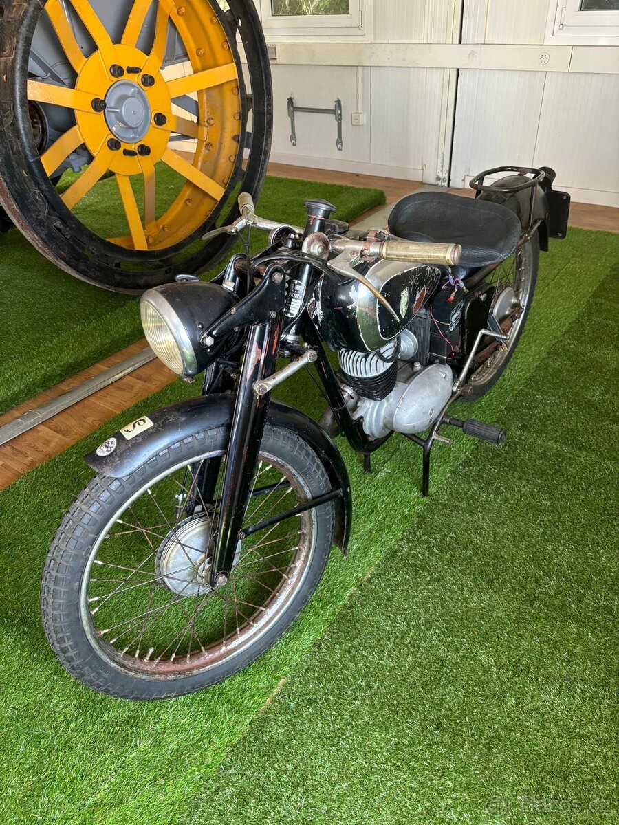 Motocykl značky DKW, model RT 125 - 5