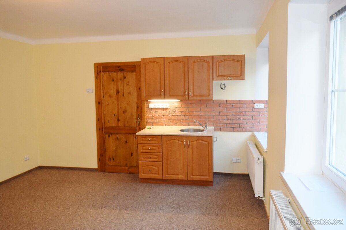 Prodej velmi pěkné garsonky v centru Trutnova - 5