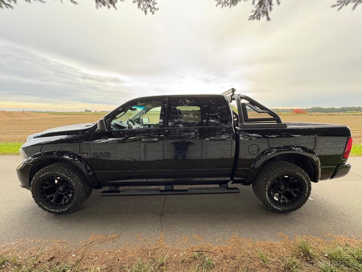 Dodge RAM 5.7 hemi rok 2018  verze Sport