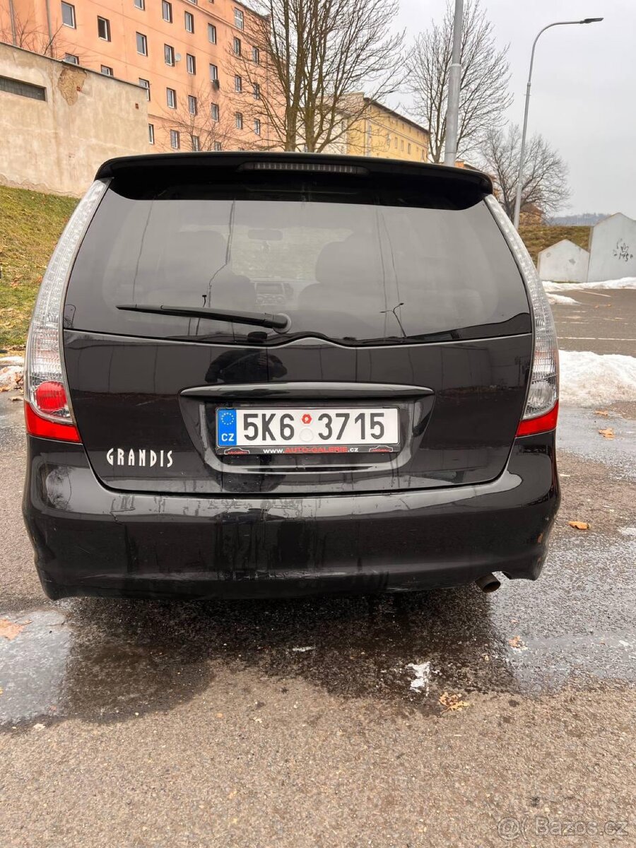 Mitsubishi Grandis - 5