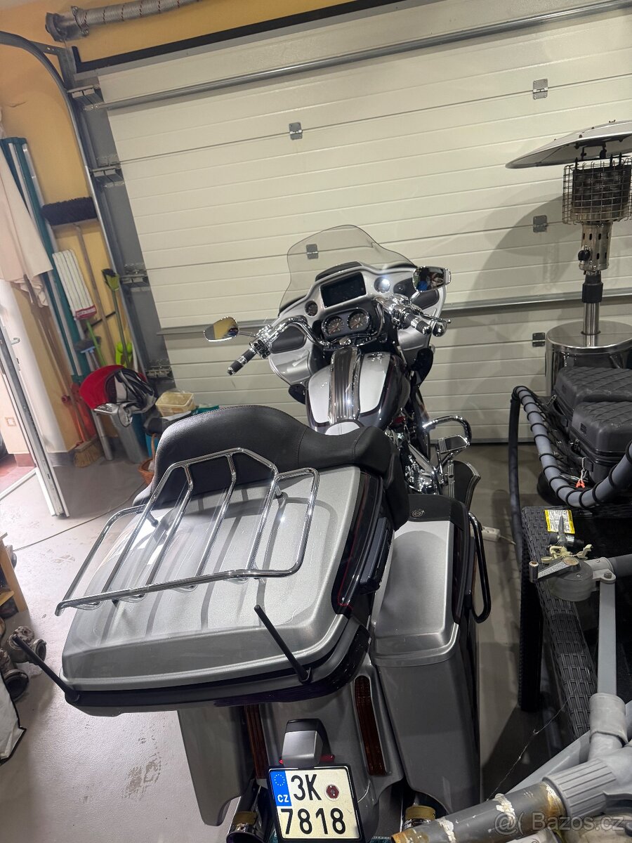 Harley Davidson Road Glide CVO - 5