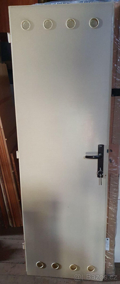 dveře interiérové vnitřní 60, 80/197; křídlo garážové - 5