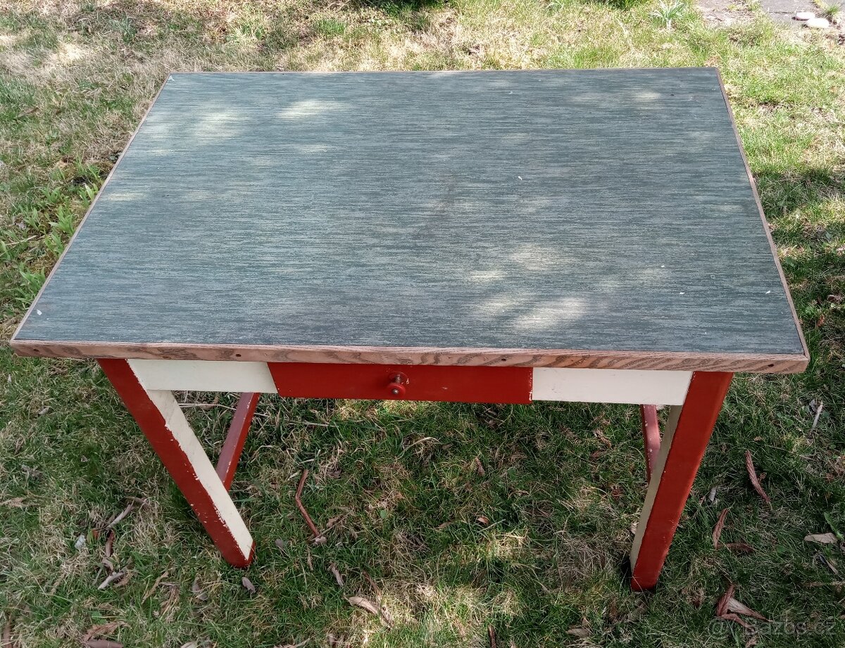 stůl a dvě židle 1924 - 5