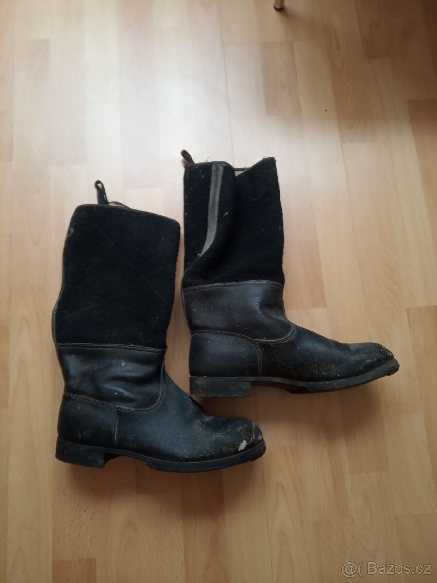 Vojenské přilby+ vojenské boty filcaky, vel.44 - 5