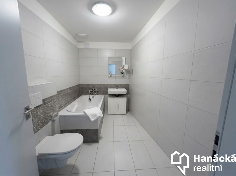 Pronájem 2+kk s balkonem a parkováním, ul.... - 5