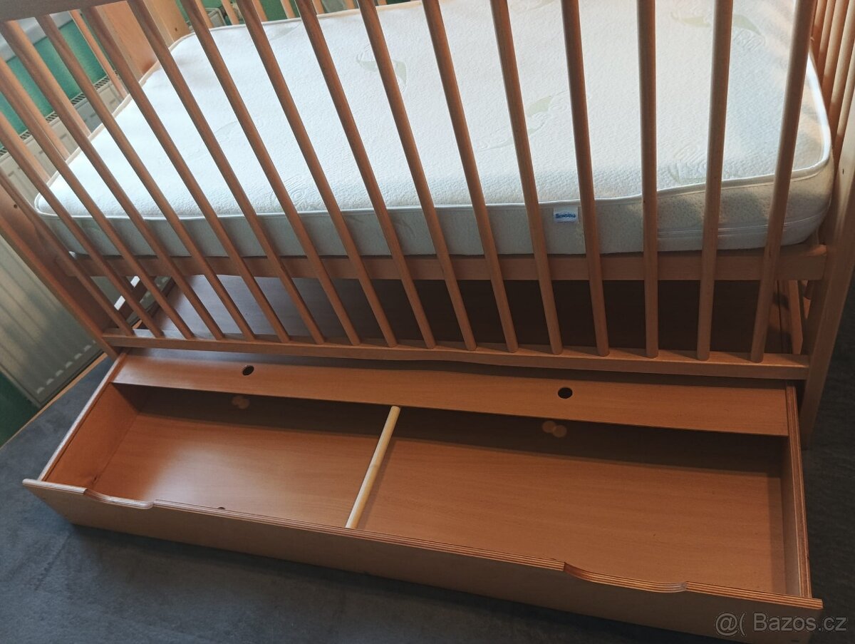 Masivní dřevěná postýlka - 5