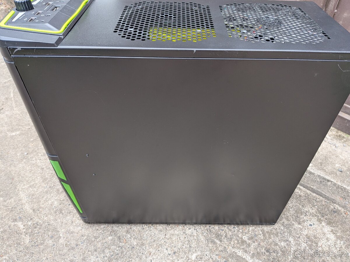 Ikonická PC skříň Thermaltake Element V NVIDIA Edition - 5