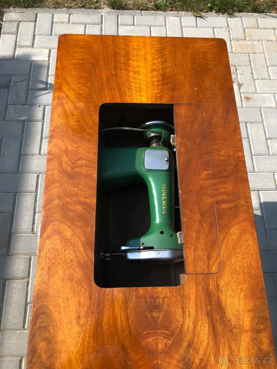 Starý šicí stroj Minerva - 5