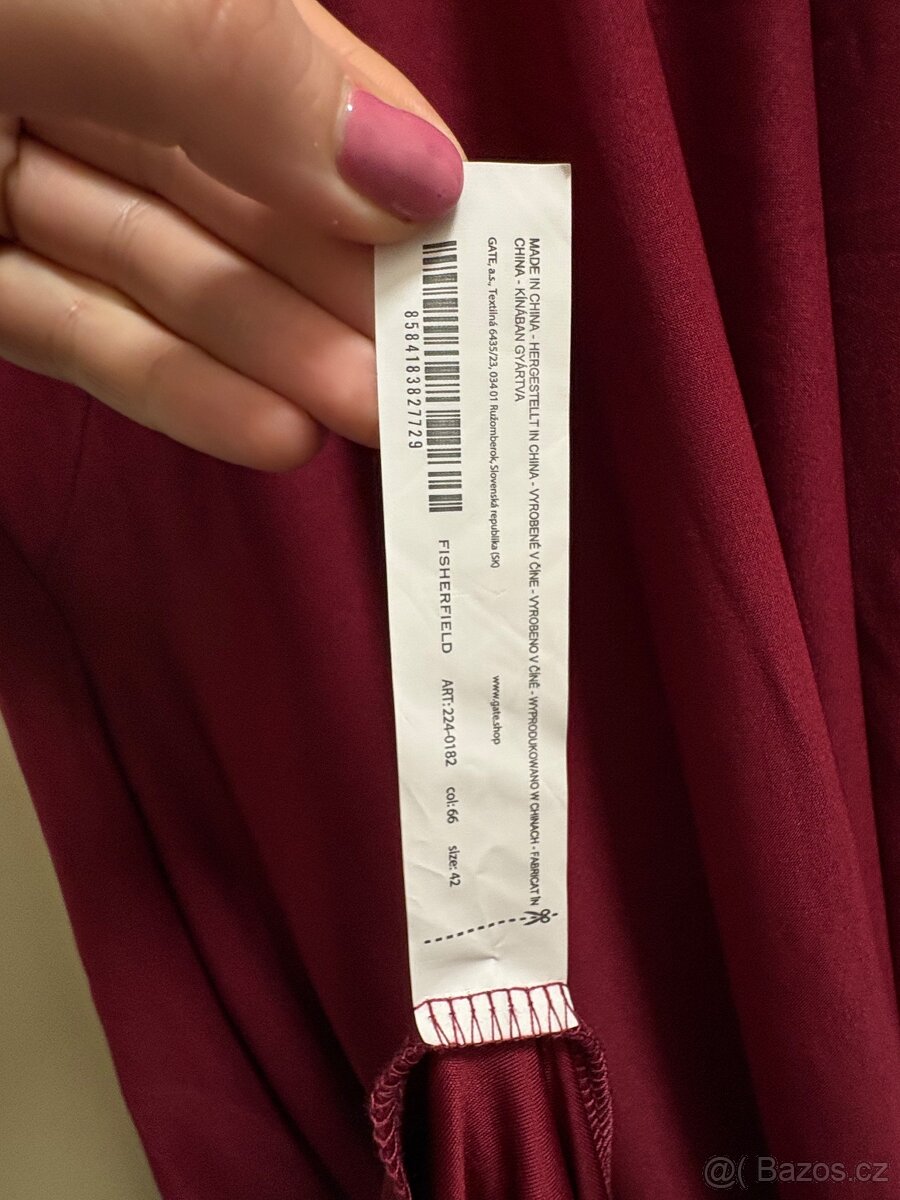 Vínové šaty a černé šaty - 5