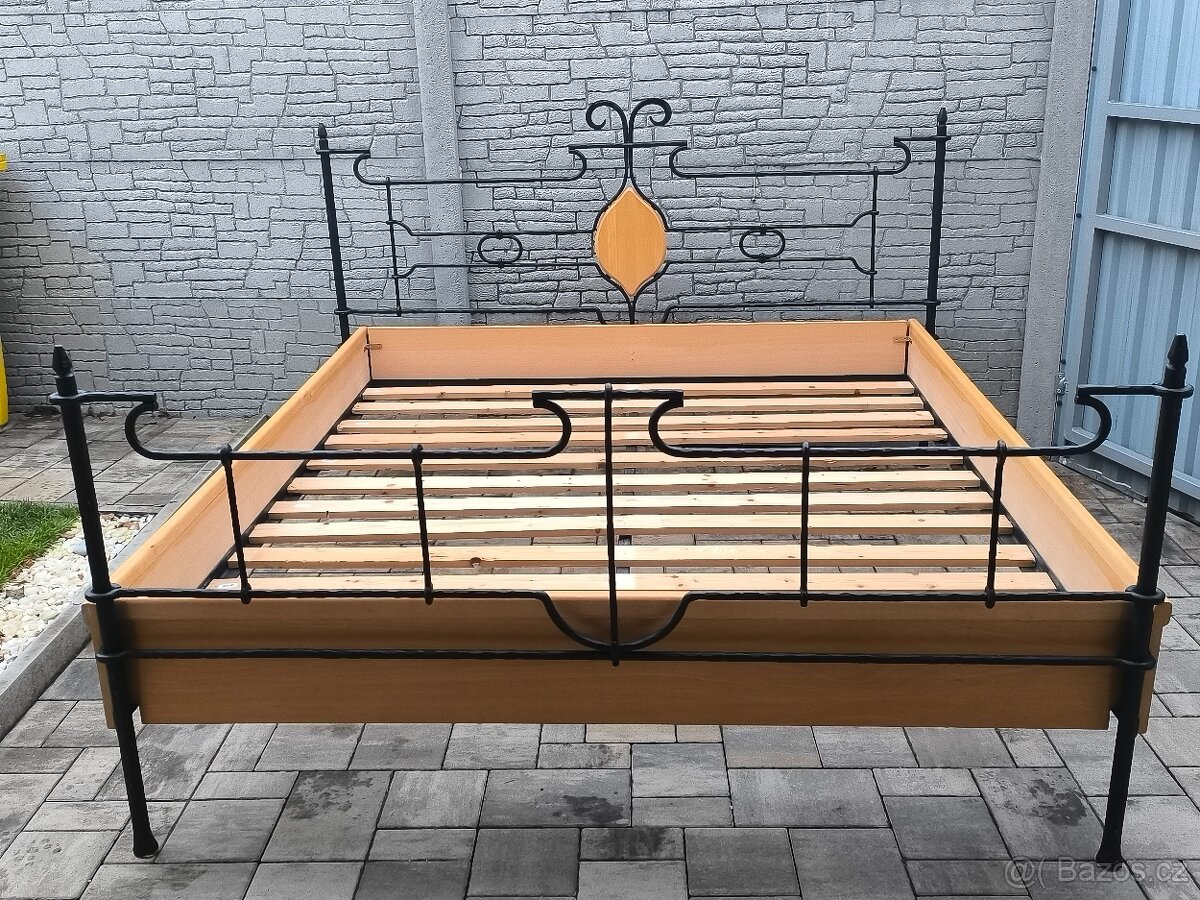Prodám kovanou postel 180cm x 200cm - 5