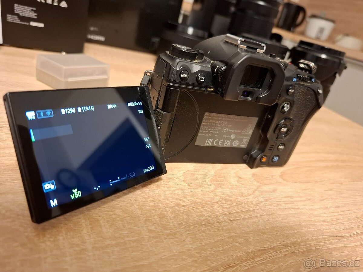 Olympus / System OM-1 + - 5