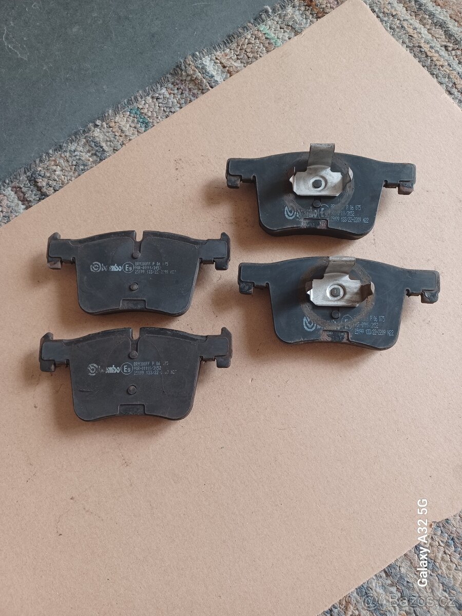 Prodám brzdové kotouče přední s brzdovými destičkami Brembo - 5