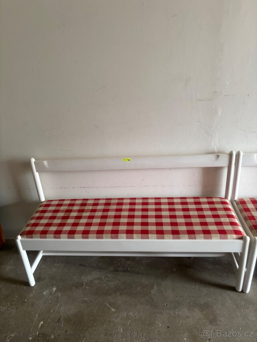 PRODÁM DVĚ LAVICE A DVĚ ŽIDLE -MASIV - 5