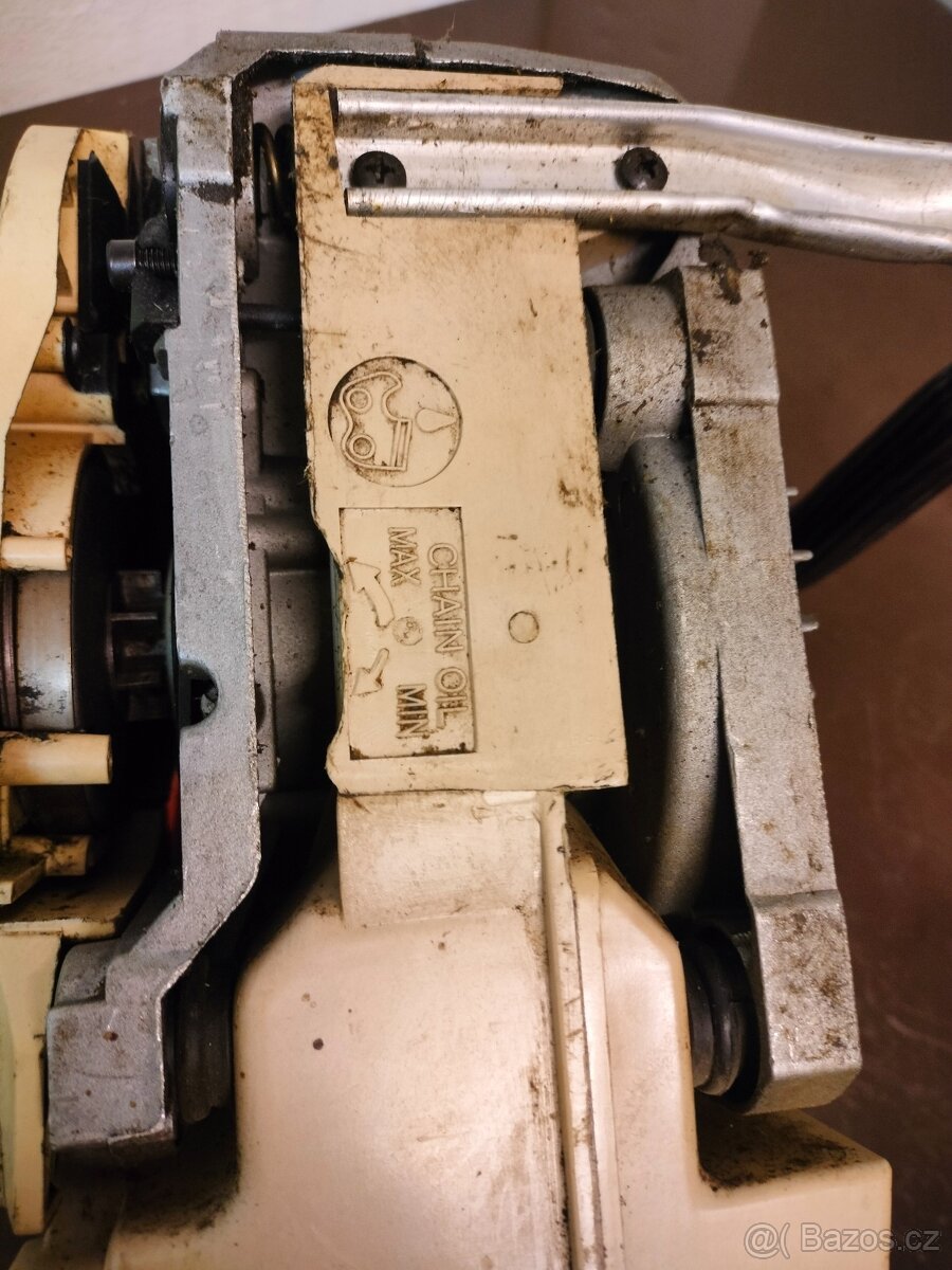 Prodám čínskou motorovou pilu 700 kč - 5