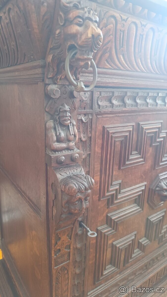 Vyřezávaná komoda - 5