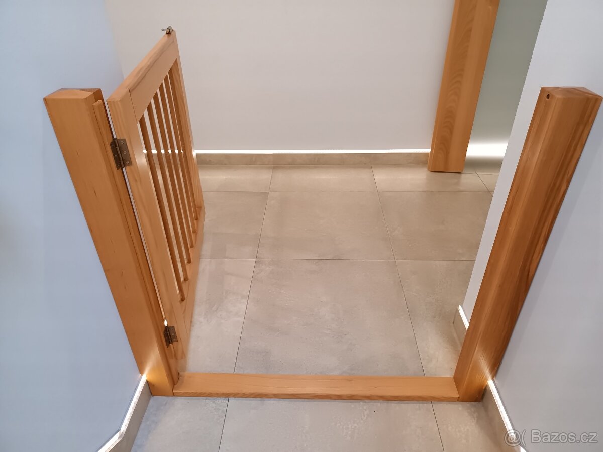 Schodištní dětská zábrana (plůtek) - 5