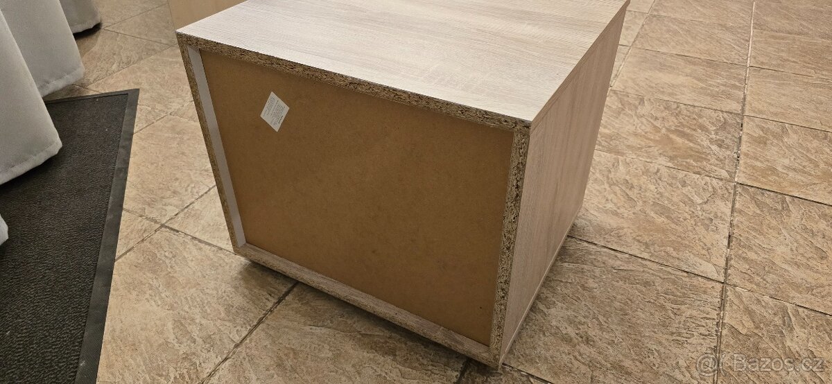 Prodam postel s nocnimi stolky 180 x 200 cm - 5