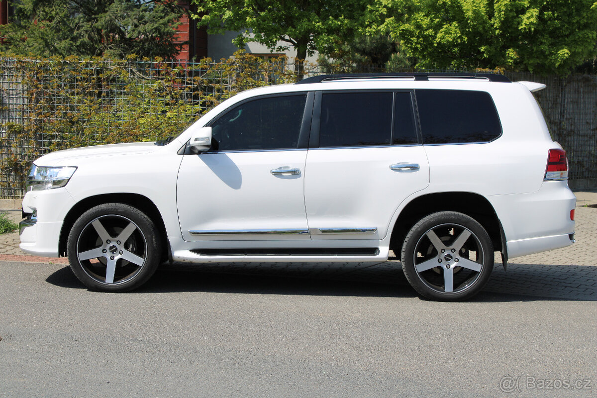 Toyota Land Cruiser 200 4.5 D4-D V8 / 69.850 km / 183kW