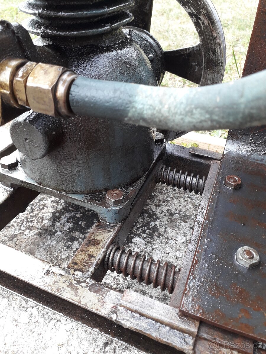 Kompresor funkcni dvouvalec pekny stav - 5