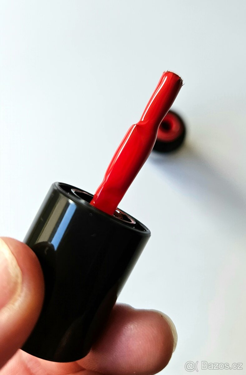2 hybridní červené laky na nehty od NeoNail - 5