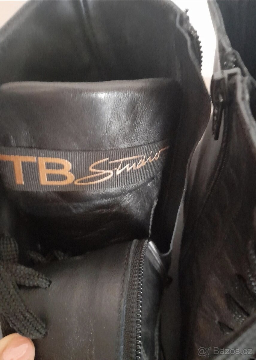 Prodám kožené kotníkové zimní boty s květinovou aplikaci - 5