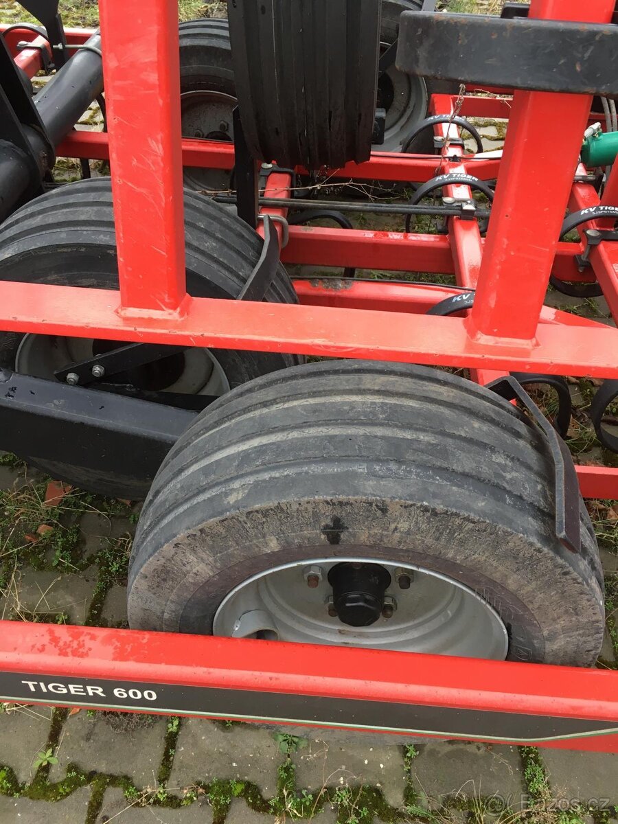 Kultivátor Kverneland TIGER 600 - v provozu od 2022 - 5