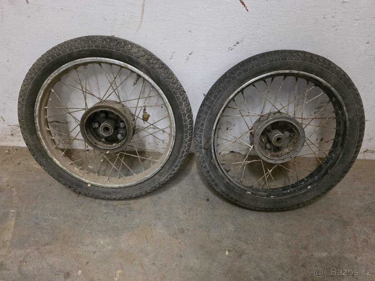 Kola ze starého motocyklu Jawa pionýr - 5