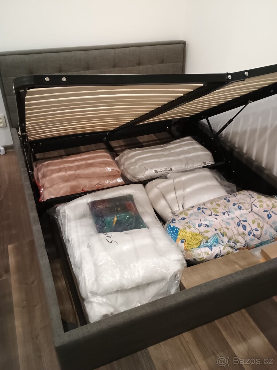 Čalouněná postel s matrací - 5