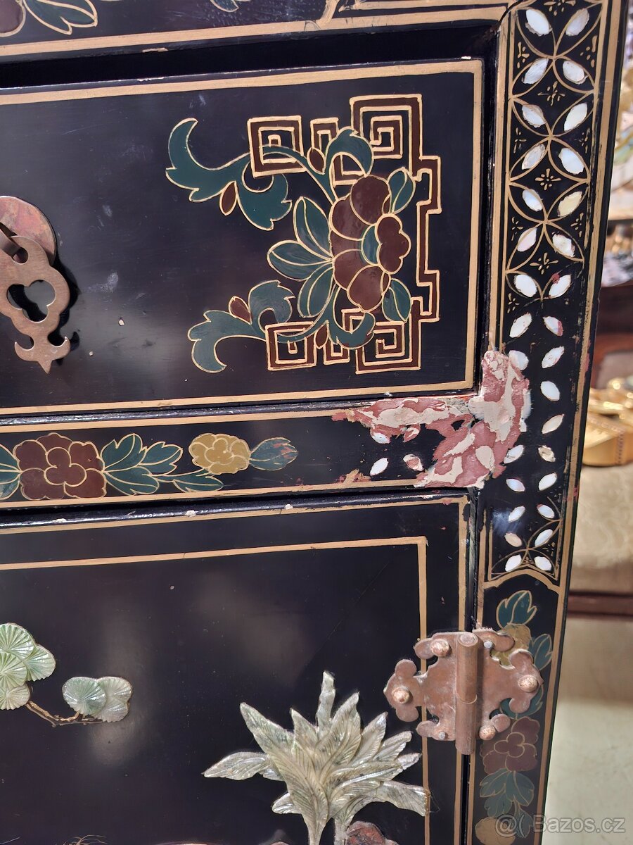 Starožitná čínská vykládaná komoda - 5