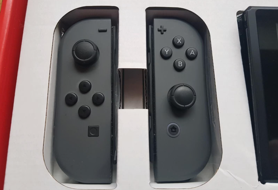Nintendo Switch a příslušenství - 5
