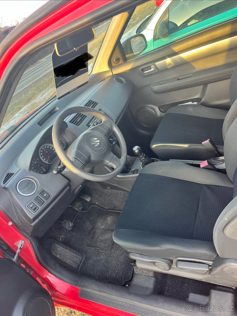 🚗 Suzuki Swift - 5