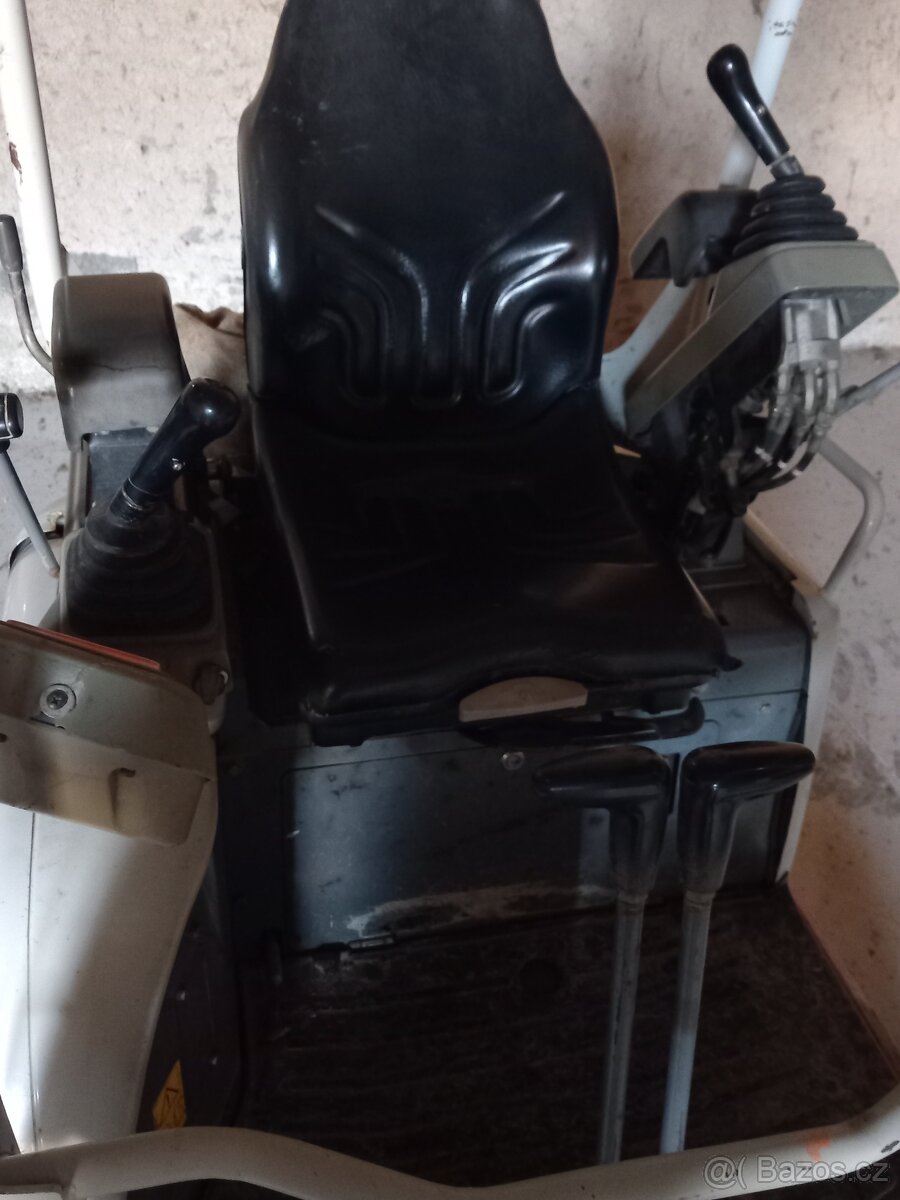 Minibagr Takeuchi TB 215 - 5