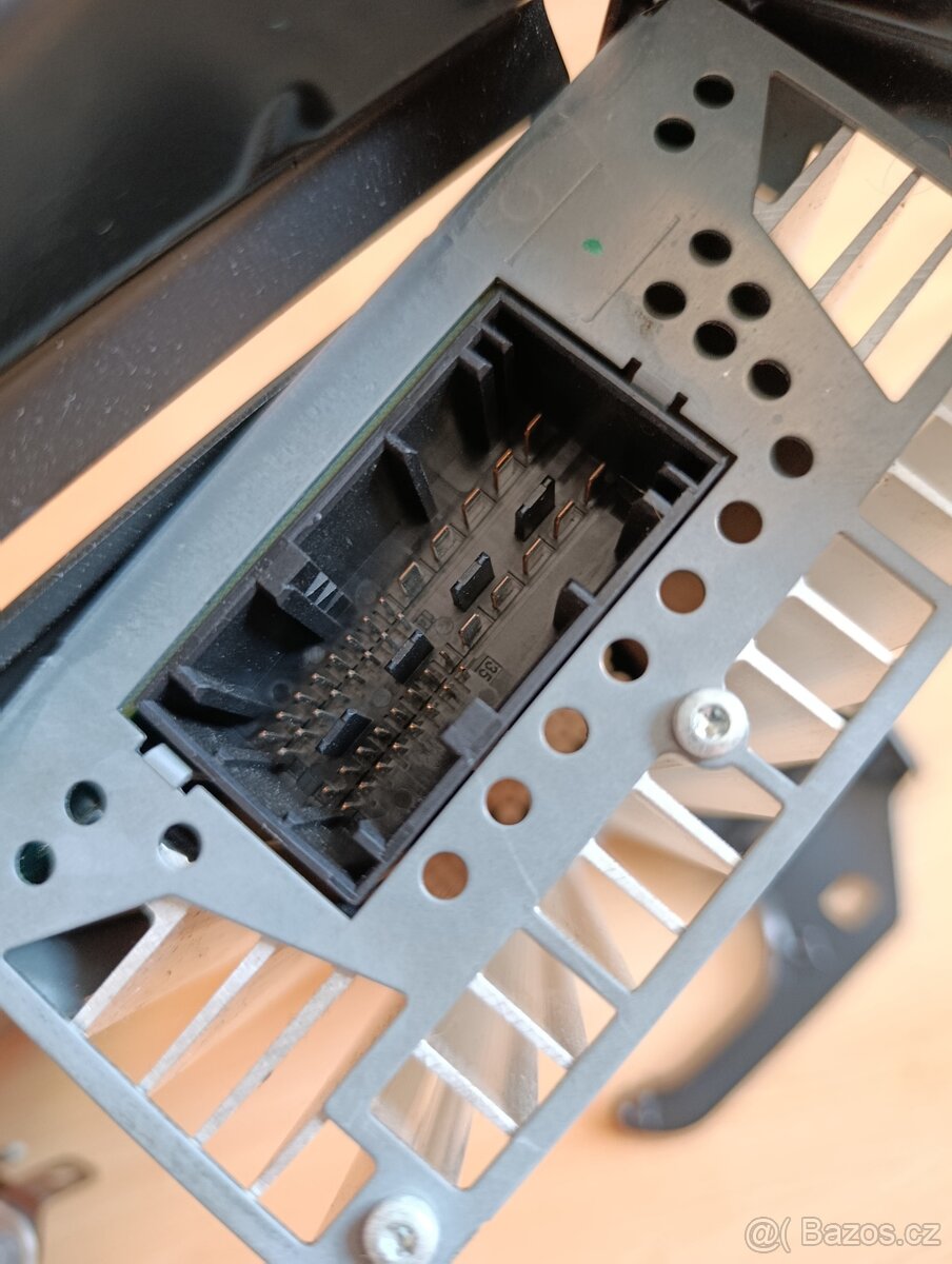 BMW Combox Telematics + HiFi zesilovač Harman Becker - 5