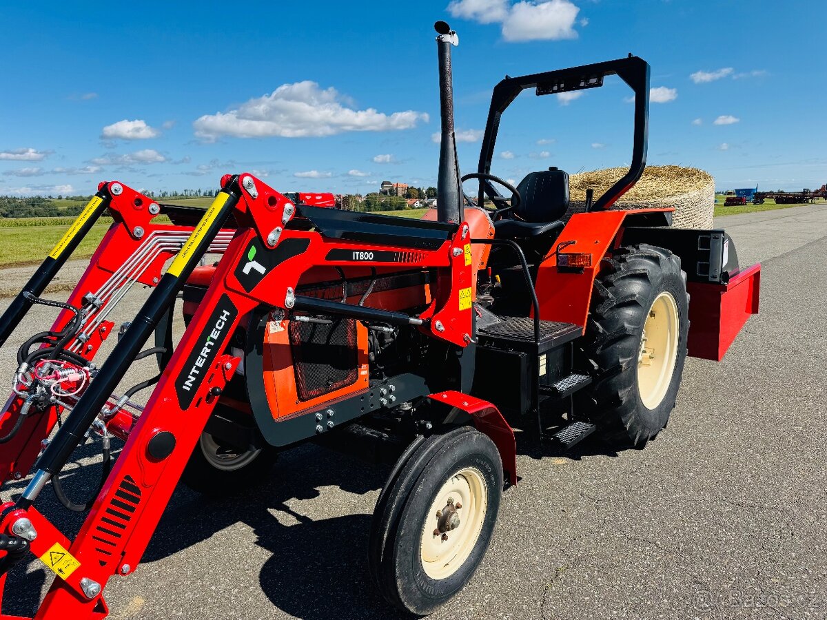 MONTUJEME ČELNÍ NAKLADAČE INTER-TECH - 5