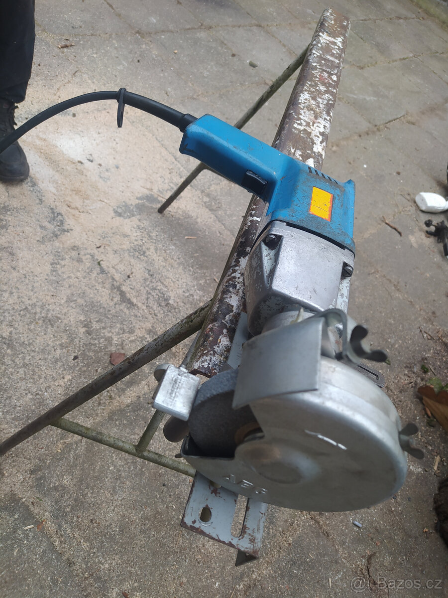 Pokosová pila, ruční bruska a vodní čerpadlo - 5