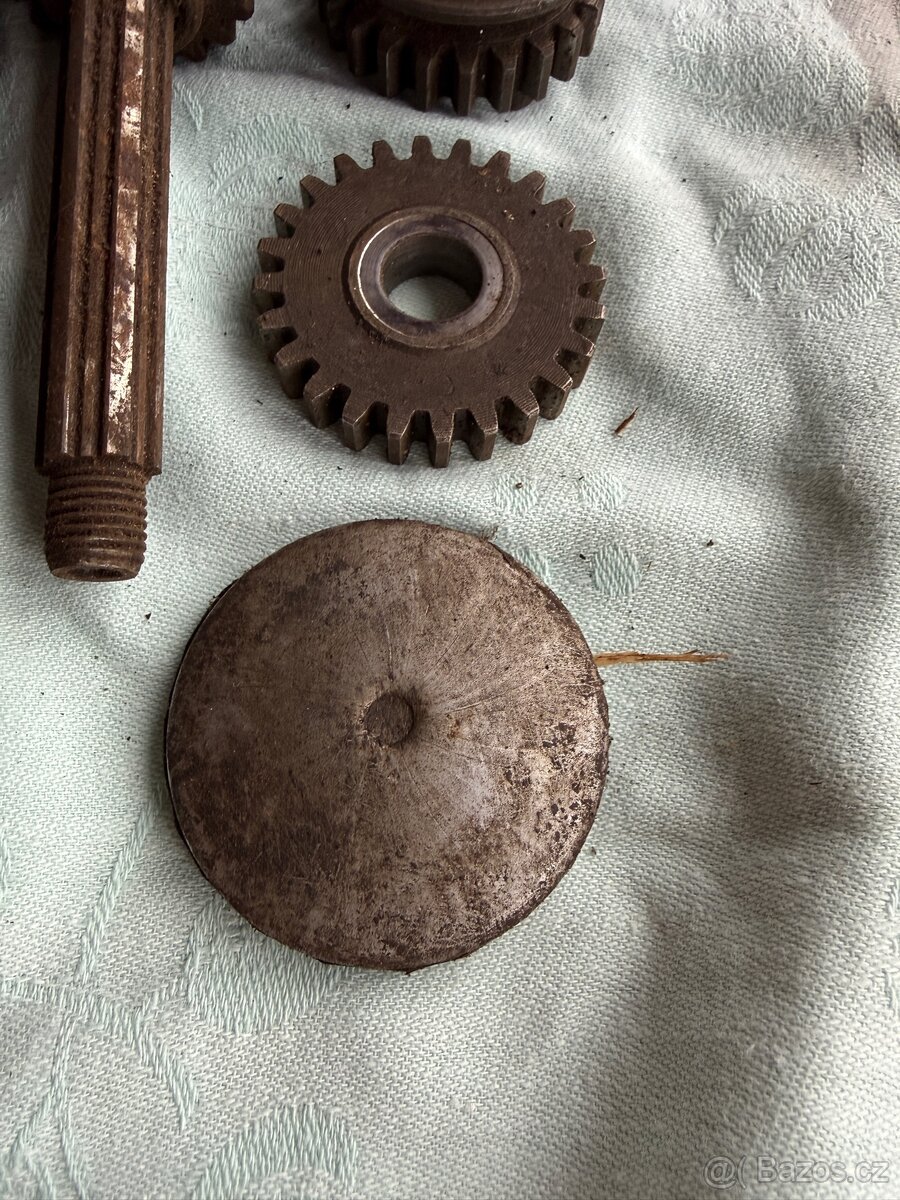 Jawa 500 OHC - díly převodovky - 5