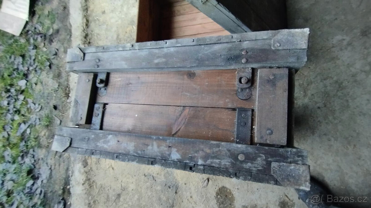 Staré vojenské/muniční bedny – masivní dřevo, kování - 5