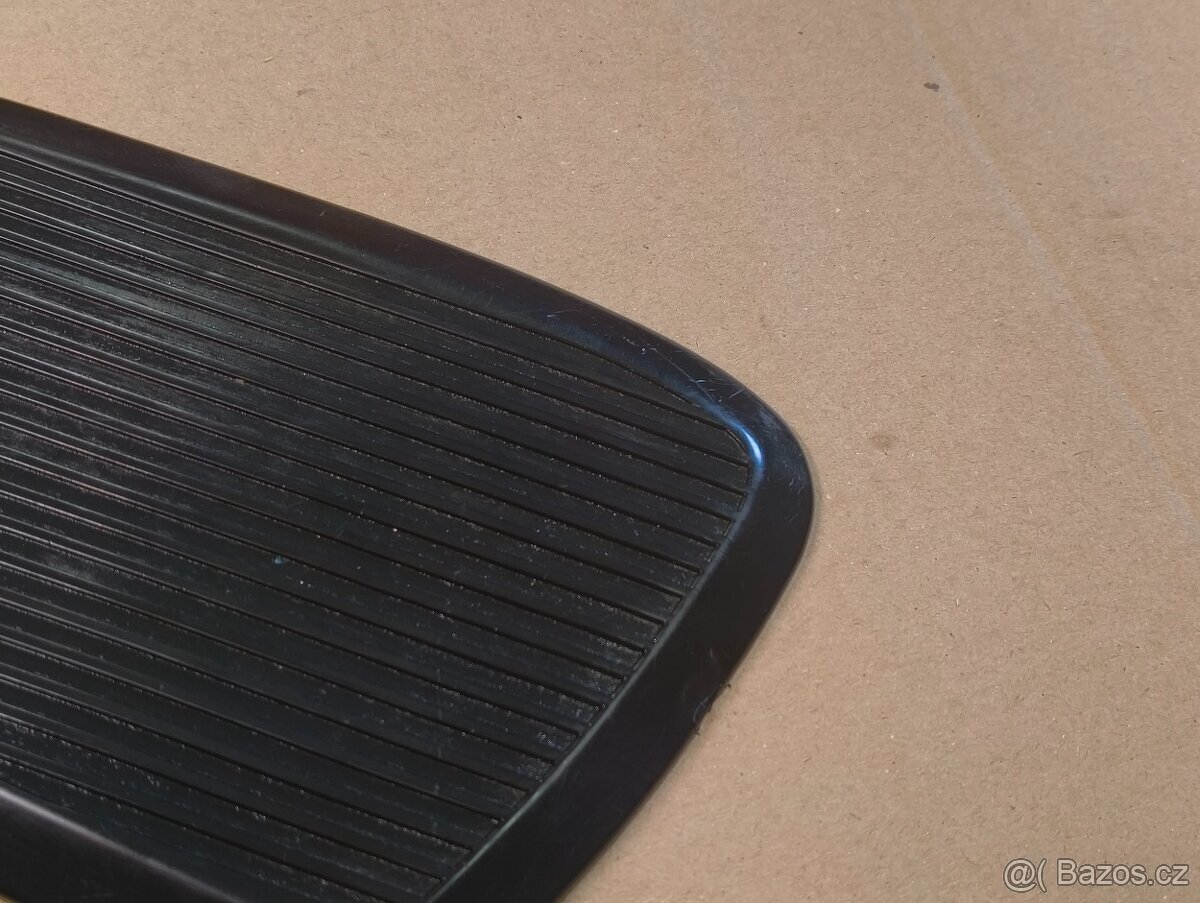 Nákolenice gumové boky nádrže ČZ 125 175 477 476 Aprilia - 5