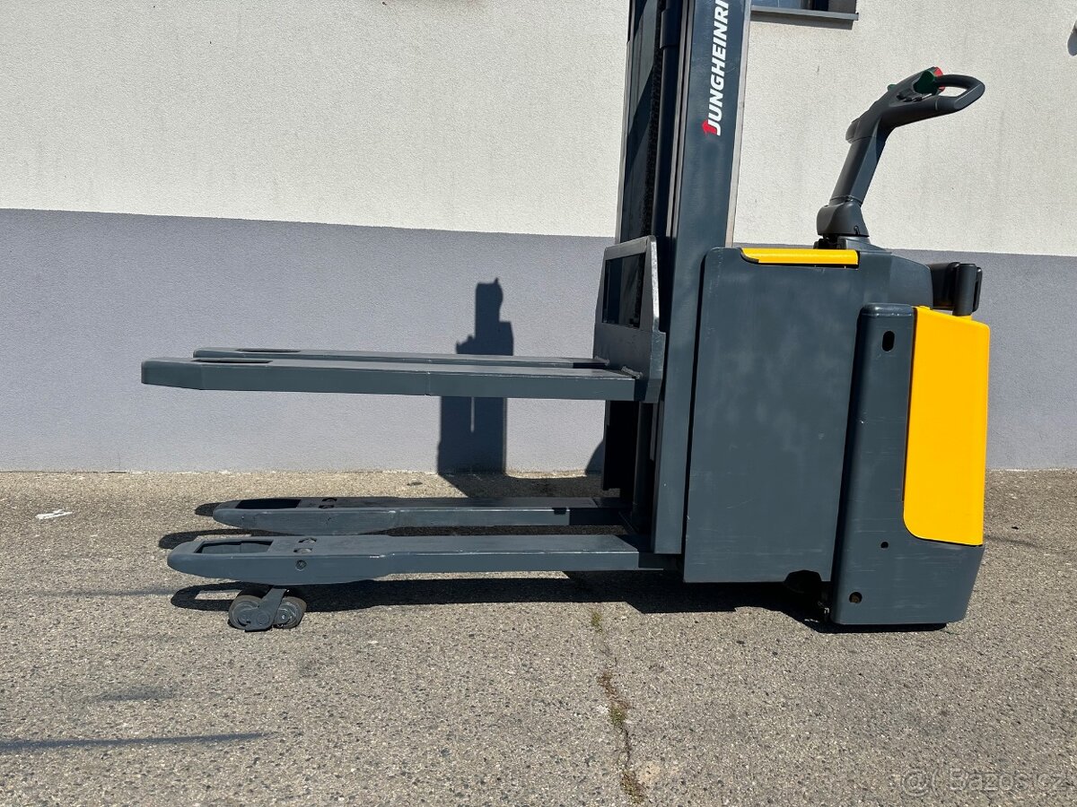 Vysokozdvižný vozík ruční Jungheinrich s přízdvihem 2t - 5